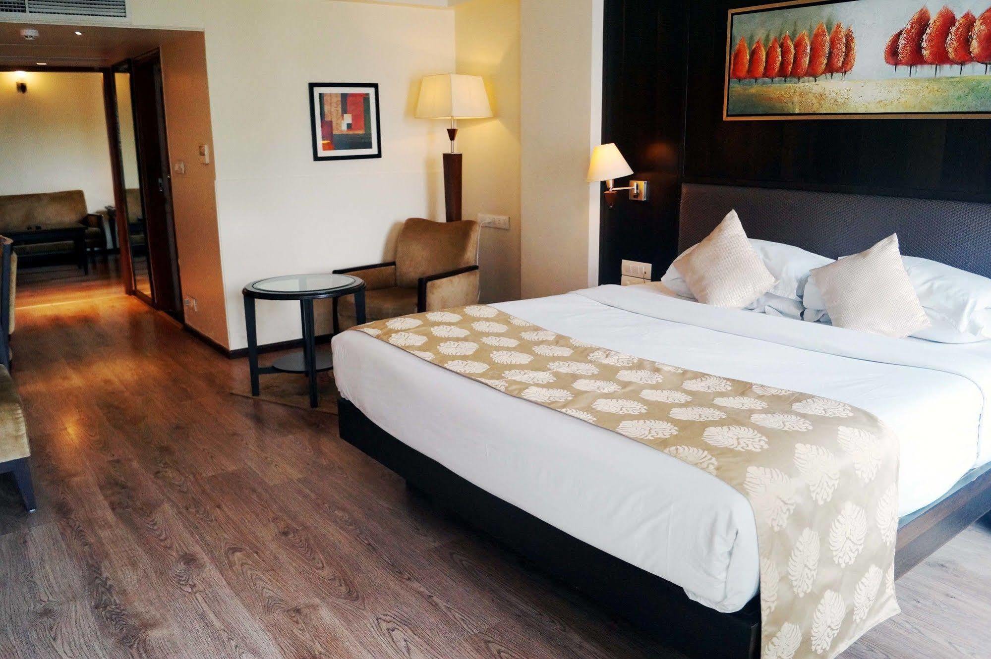 The President-A Boutique Hotel Ahmadábád Exteriér fotografie